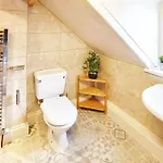 House 3 Bedroomed House Apartment