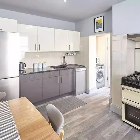 Lägenhet House 3 Bedroomed House