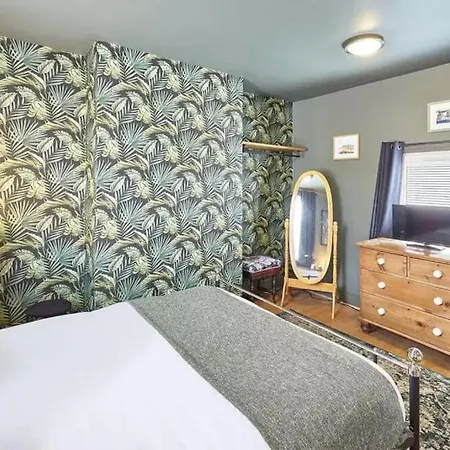 House 3 Bedroomed House * Whitby