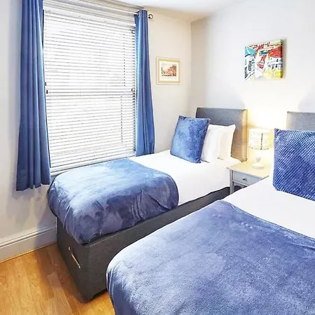 House 3 Bedroomed House * Whitby